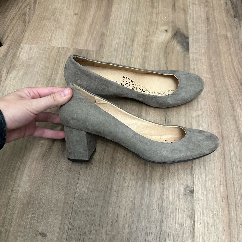 Chinese Laundry Gray Heels Shoes Sz 7.5